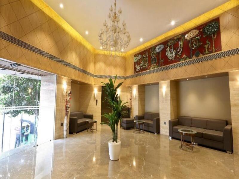 Central Beacon Hotel Сурат Екстериор снимка