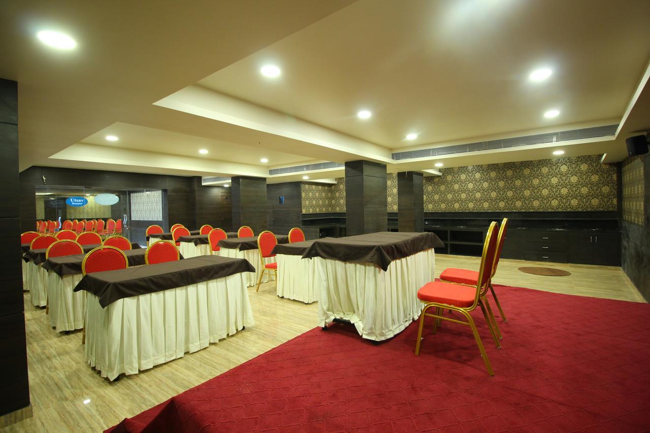 Central Beacon Hotel Сурат Екстериор снимка