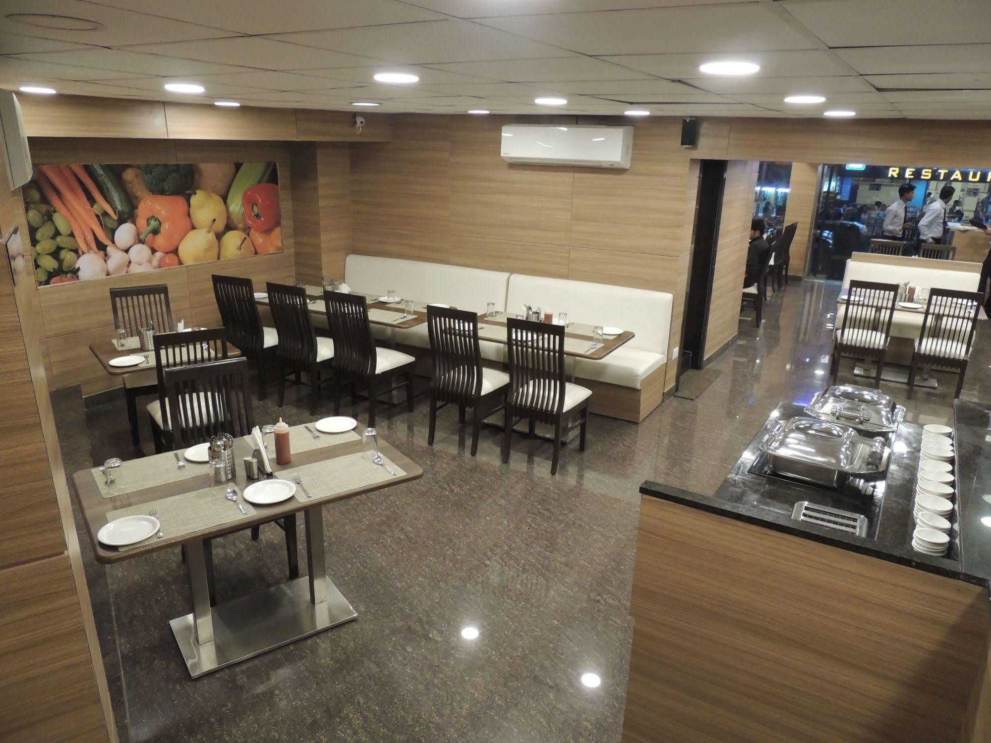 Central Beacon Hotel Сурат Екстериор снимка