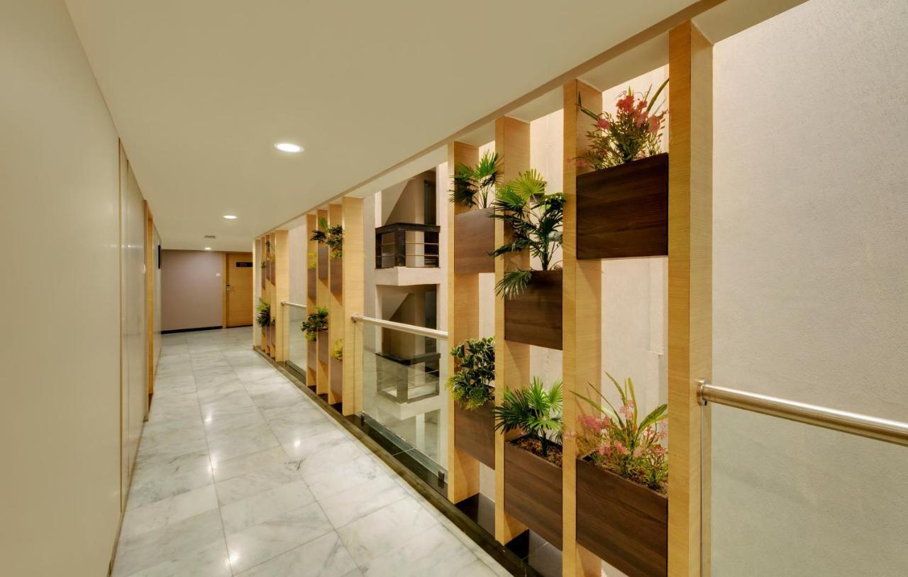 Central Beacon Hotel Сурат Екстериор снимка