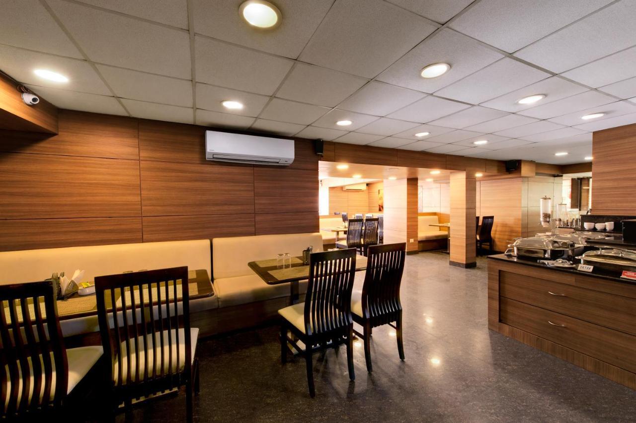 Central Beacon Hotel Сурат Екстериор снимка