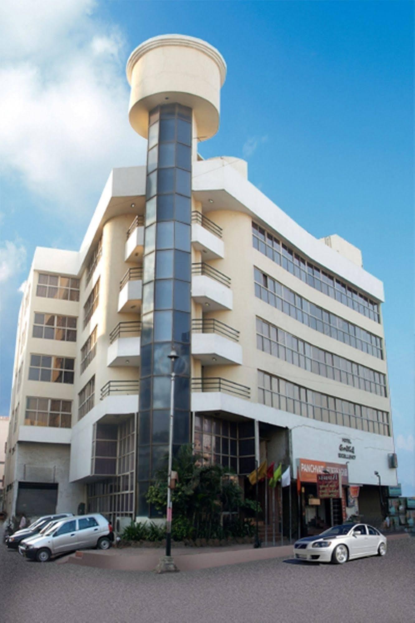 Central Beacon Hotel Сурат Екстериор снимка